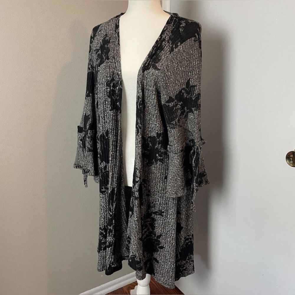 Massini Light Weight Sweater W/Flare Sleeve & Bows — XL — EUC